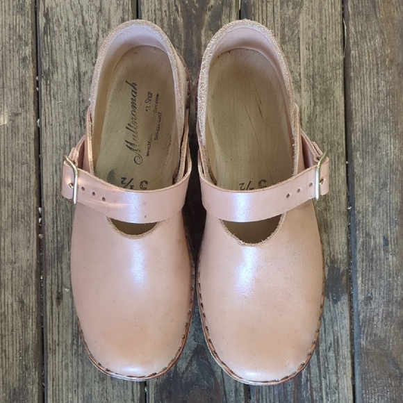 Multnomah Clogs - Picture 3 of 6